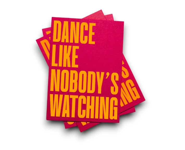 dance like nobody's watching - extra dicke postkarte